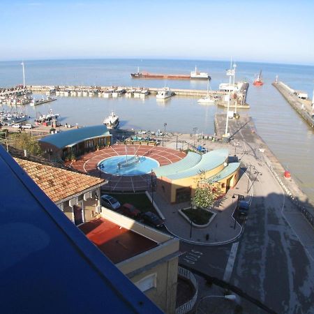 Residence Darsena Каттолика Экстерьер фото