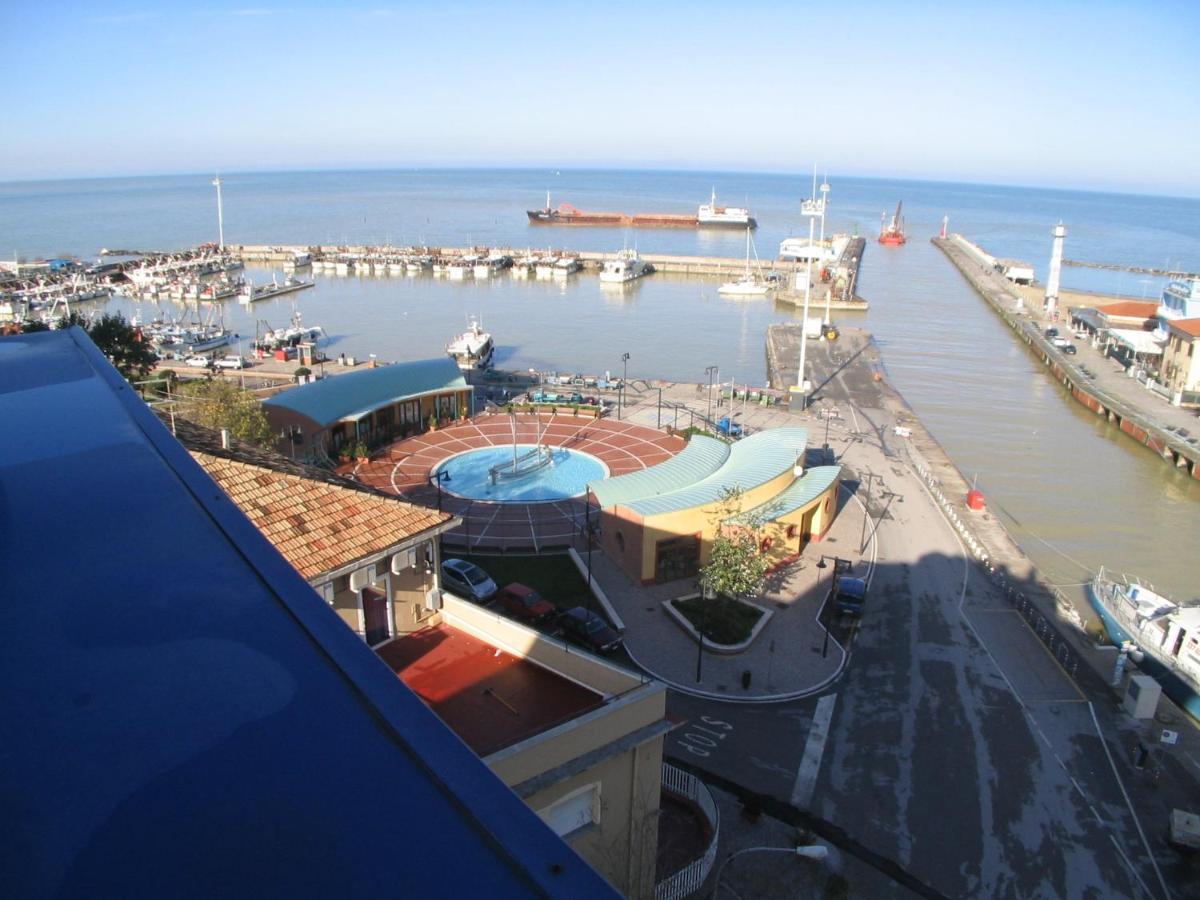 Residence Darsena Каттолика Экстерьер фото