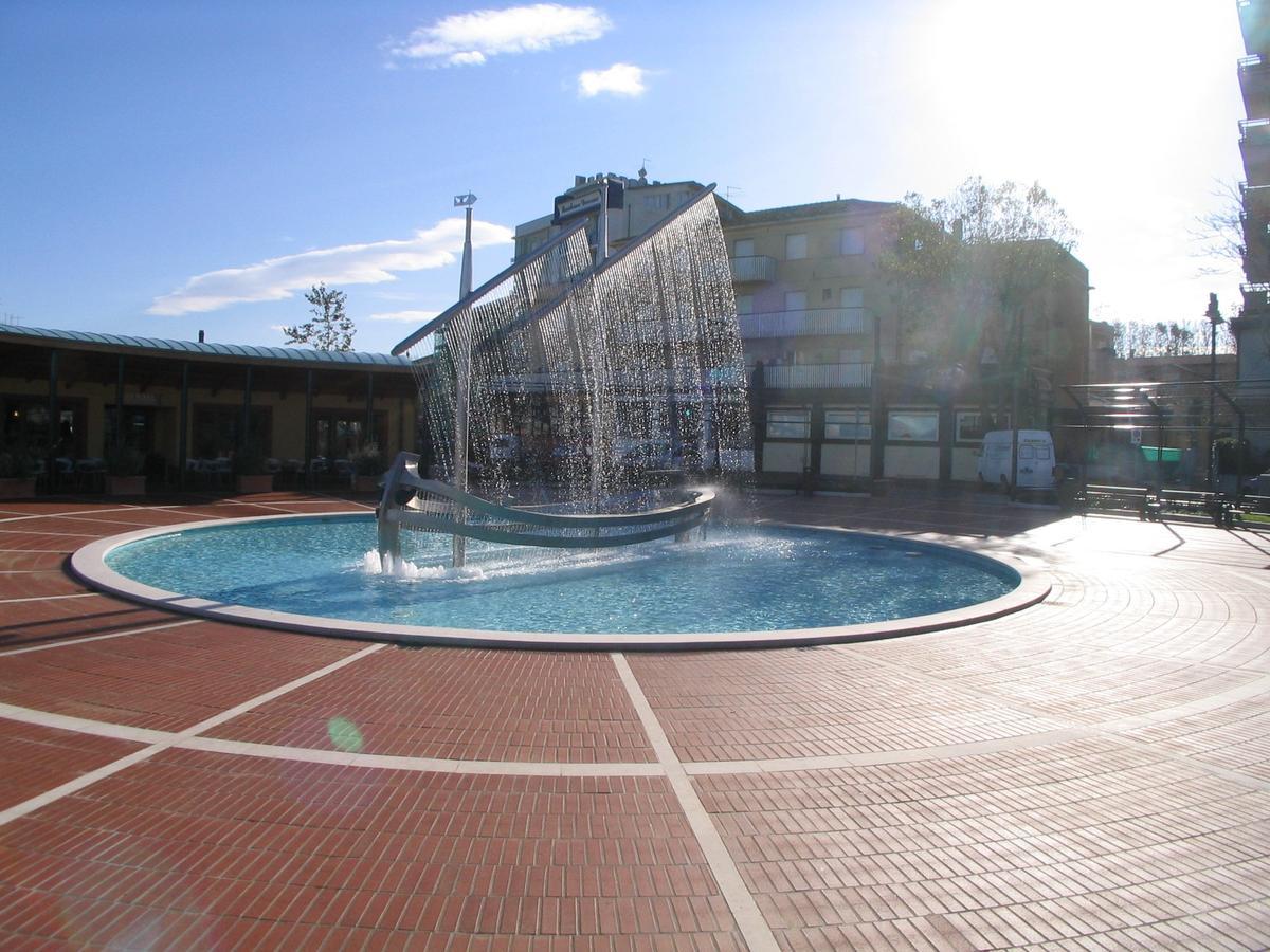 Residence Darsena Каттолика Экстерьер фото