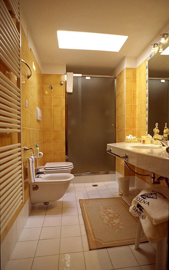 Residence Darsena Каттолика Экстерьер фото