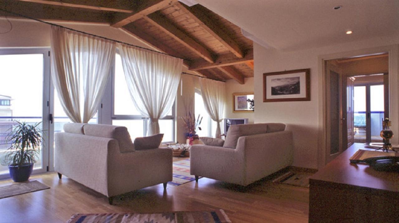 Residence Darsena Каттолика Экстерьер фото